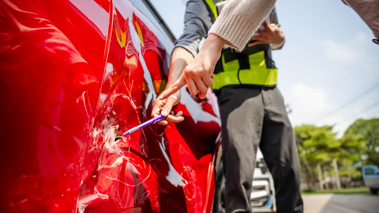 Unfall gebaut – aber keine Schuld: Warum Sie trotzdem sofort handeln müssen
